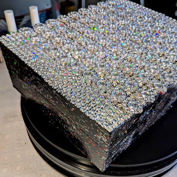 I'm just a cute little reimagined box who would be happy to add a bit of glam - Picture 1 of 4